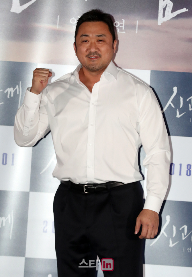 [포토]마동석, '신과함께-인과 연' 파이팅!