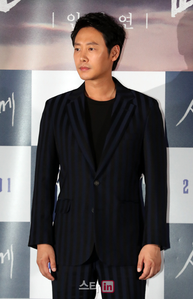 [포토]김동욱, '빛나는 마흔아홉 번째 귀인'