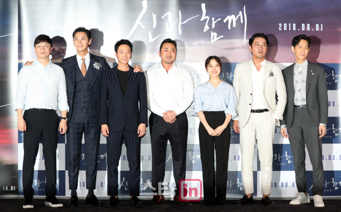 [포토]한자리에 모인 영화 '신과함께-인과 연' 주역들