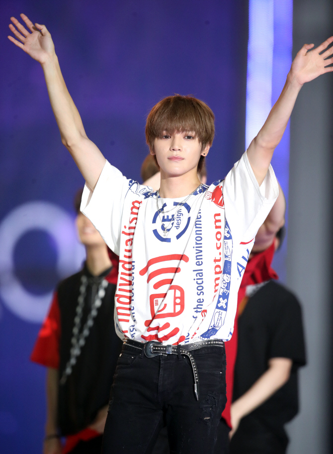 NCT127 태용, 따뜻한 손인사