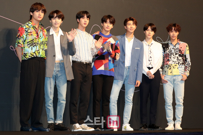 방탄소년단, 콘서트장 '검색대+탐지견 투입' 보안 강화한다