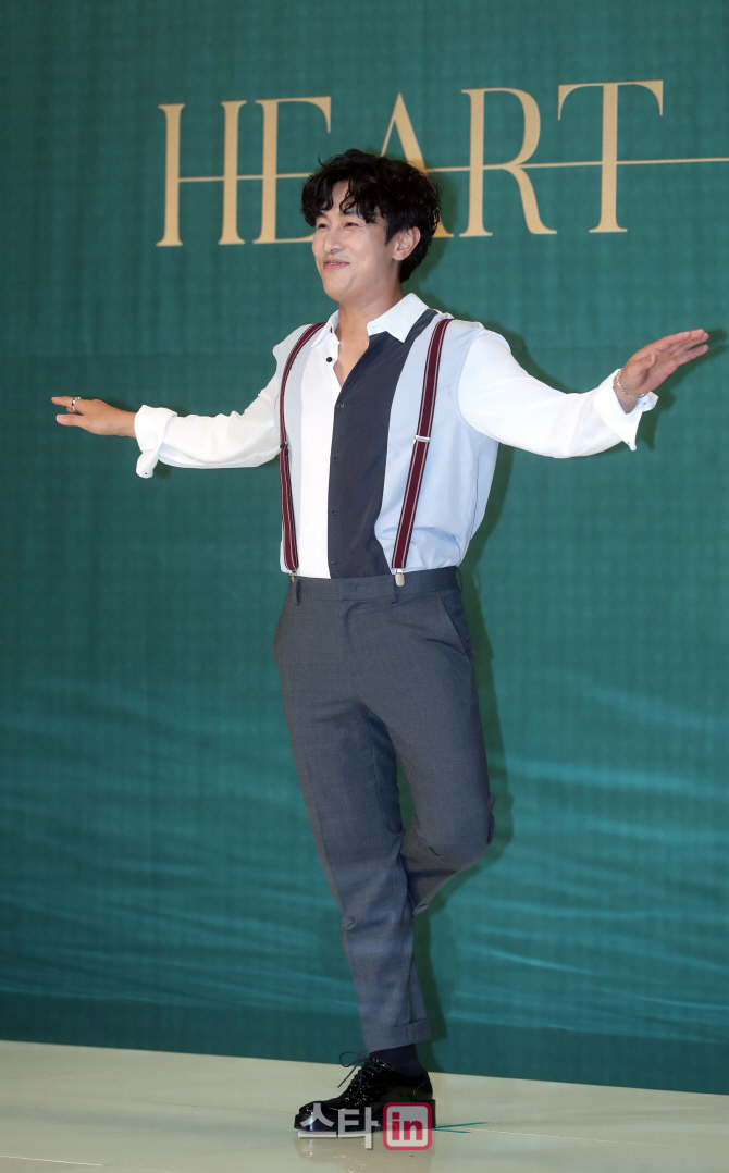 [포토]김동완 '정체불명포즈'