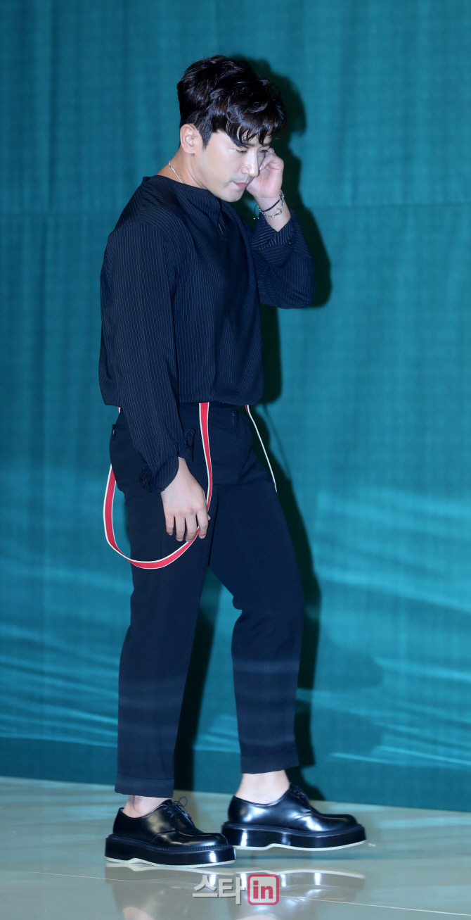 [포토]이민우 '무대위로'