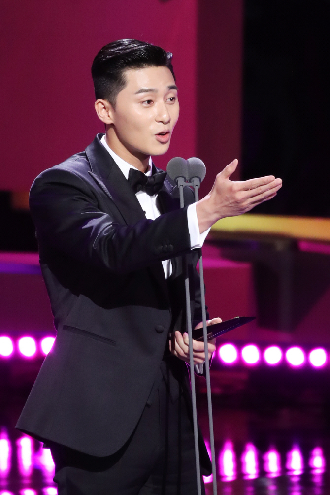 박서준, 팬들에게 보내는 사랑 노래