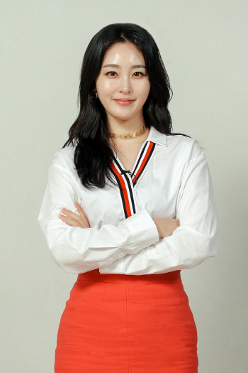 신아영, 새 둥지 찾았다...디모스트엔터테인먼트와 전속계약