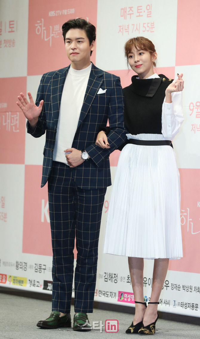 [포토]이장우-유이 '서로 조금씩 끌리는 커플'