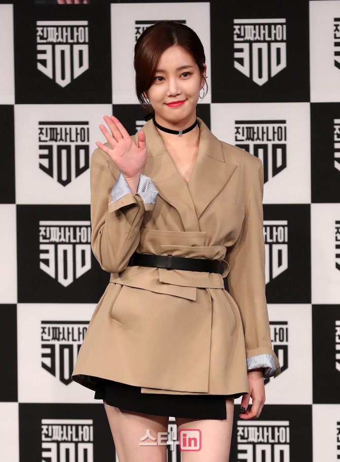 [포토]이유비, '새침한 인사'