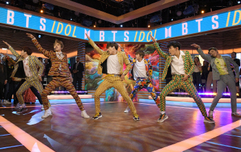 방탄소년단, 美아침 뉴스 출연…‘IDOL’ 라이브 무대