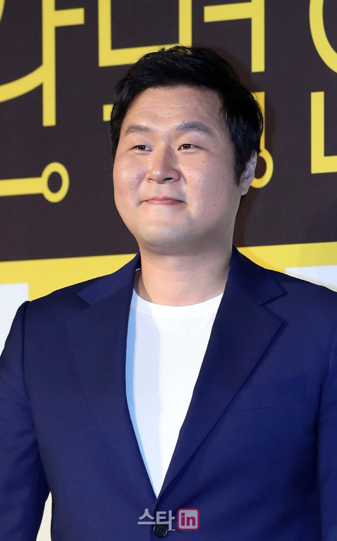 [포토]윤경호 '막내입니다'
