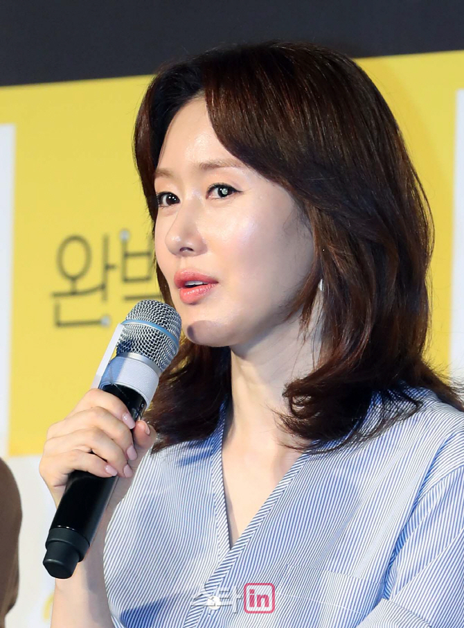 [포토]인사말하는 김지수