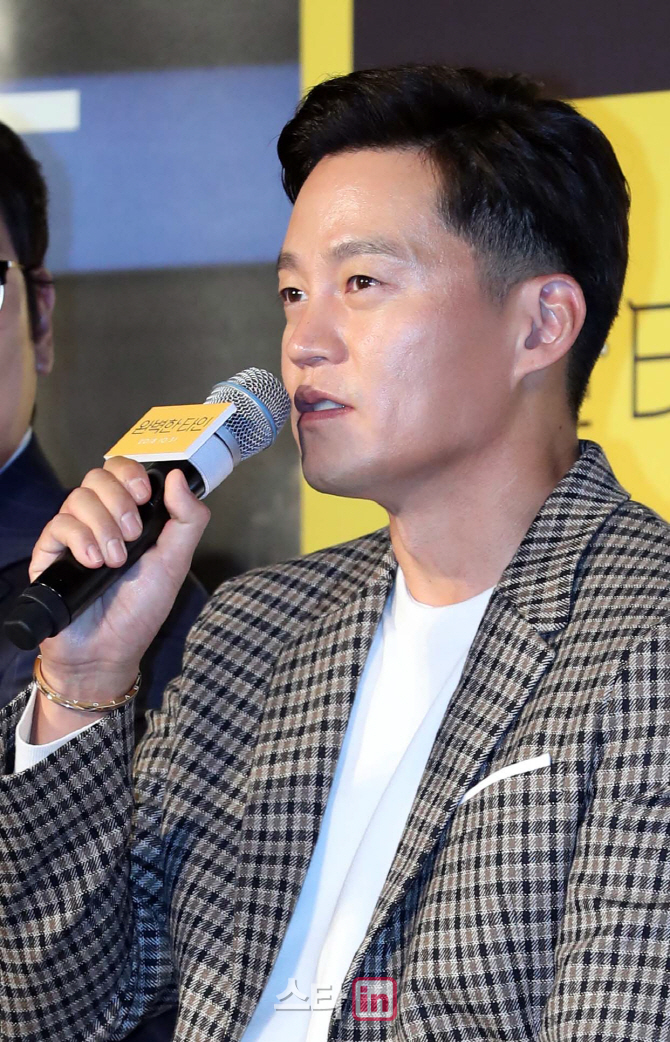 [포토]인사말하는 이서진