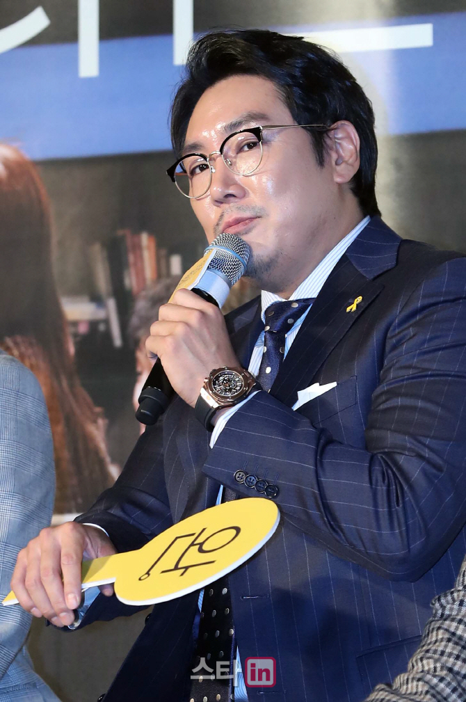 [포토]인사말하는 조진웅