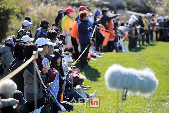 [포토] LPGA KEB하나은행 챔피언십 끊이지 않는 구름관중