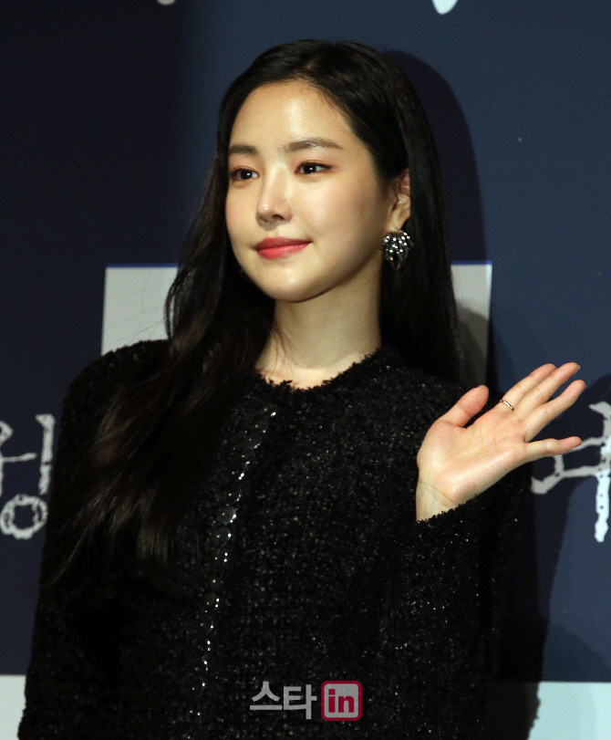 [포토]손나은, '섹시한 인사'
