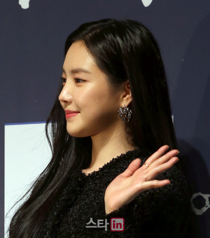 [포토]손나은, '손바닥만한 얼굴'