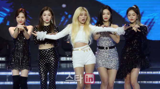 [포토]레드벨벳 '대중문화예술상'