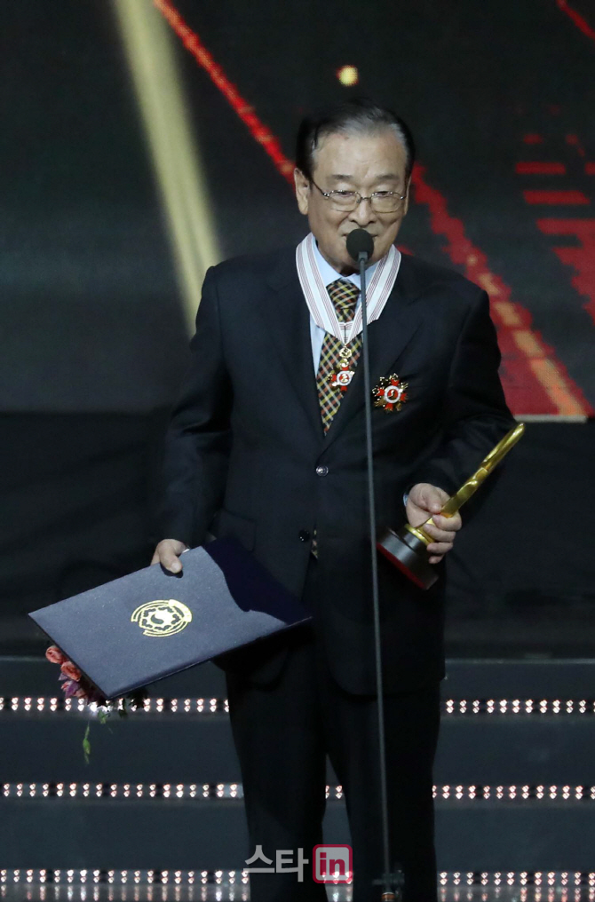 [포토]이순재 '은관문화훈장 수상'