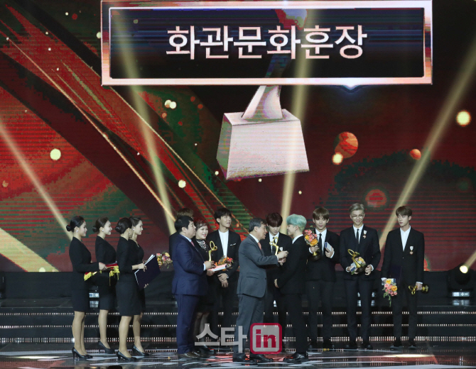 [포토]BTS '최연소 화관문화훈장 수상'
