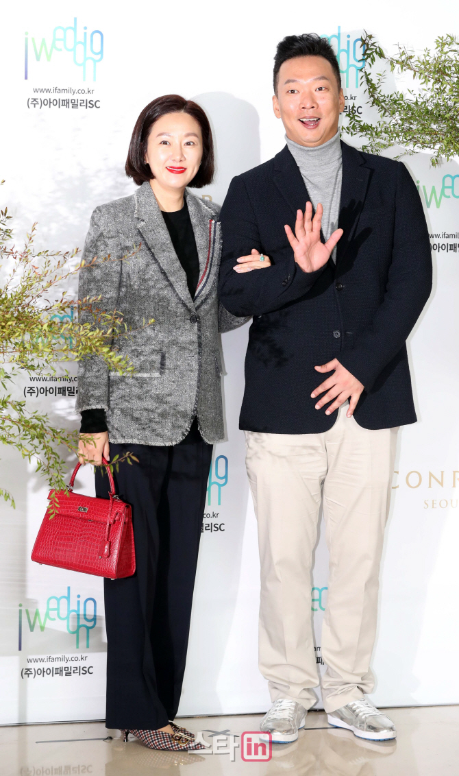 [포토]김지혜-박준형 '유상무 결혼 축하합니다'