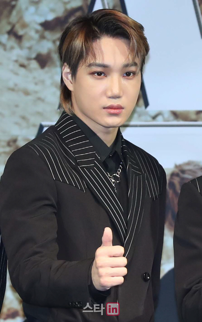 [포토]카이 '눈빛에 빠져들겠어'