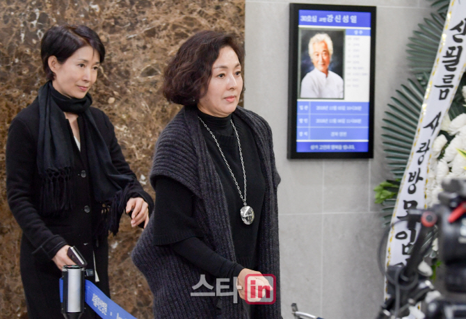 [포토]배우 이보희-나영희, 故 신성일 조문