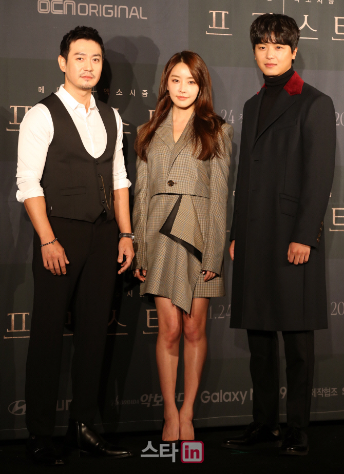 [포토]박용우-정유미-연우진, 한자리에 모인 '프리스트' 주역들
