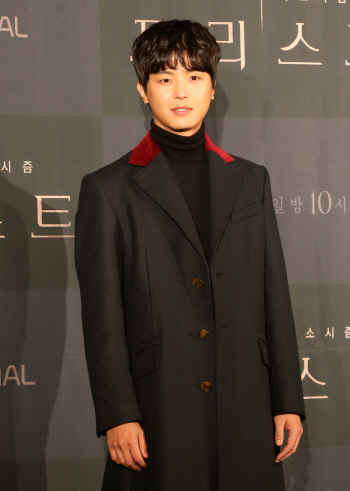 ‘프리스트’ 연우진 “구마신→악몽 시달려, 찬송가로 퇴치”