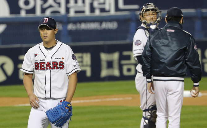 두산 이용찬, 1회만에 강판...1이닝 1피안타 3볼넷 난조