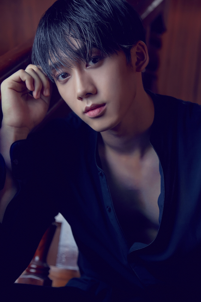[10人10色]'더 맨 블랙' 엄세웅 "차세대 로코킹은 나"