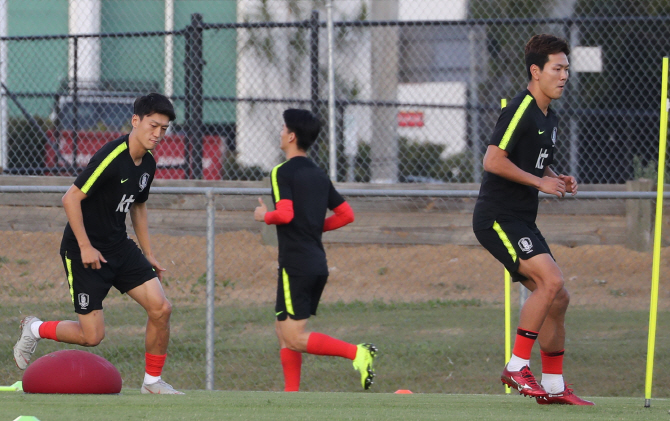 한국 축구대표팀, 잔디 문제로 우즈베키스탄전 경기장 교체