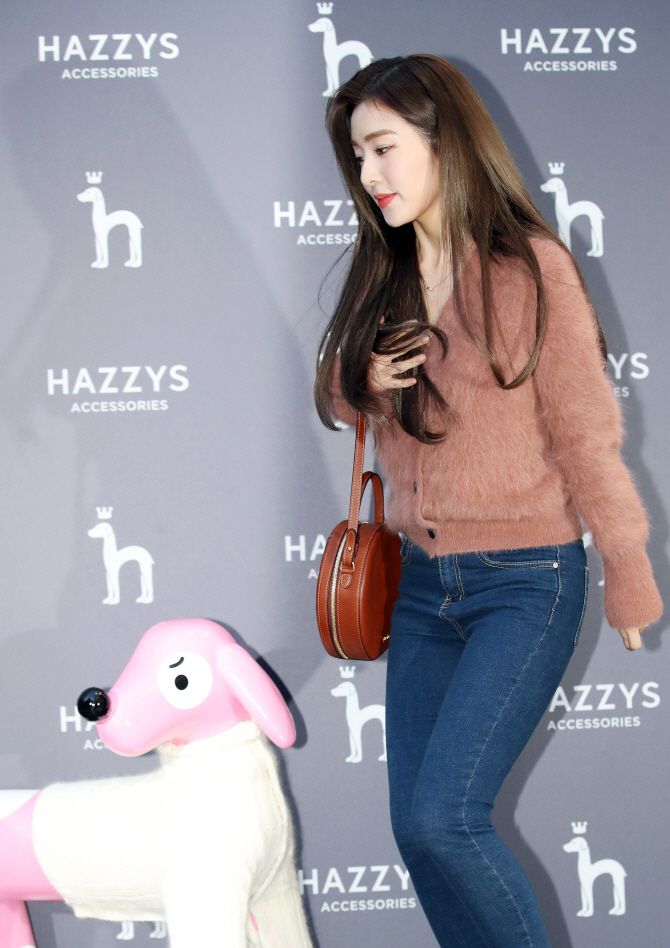 레드벨벳 아이린, 명동 나들이한 '세젤예'