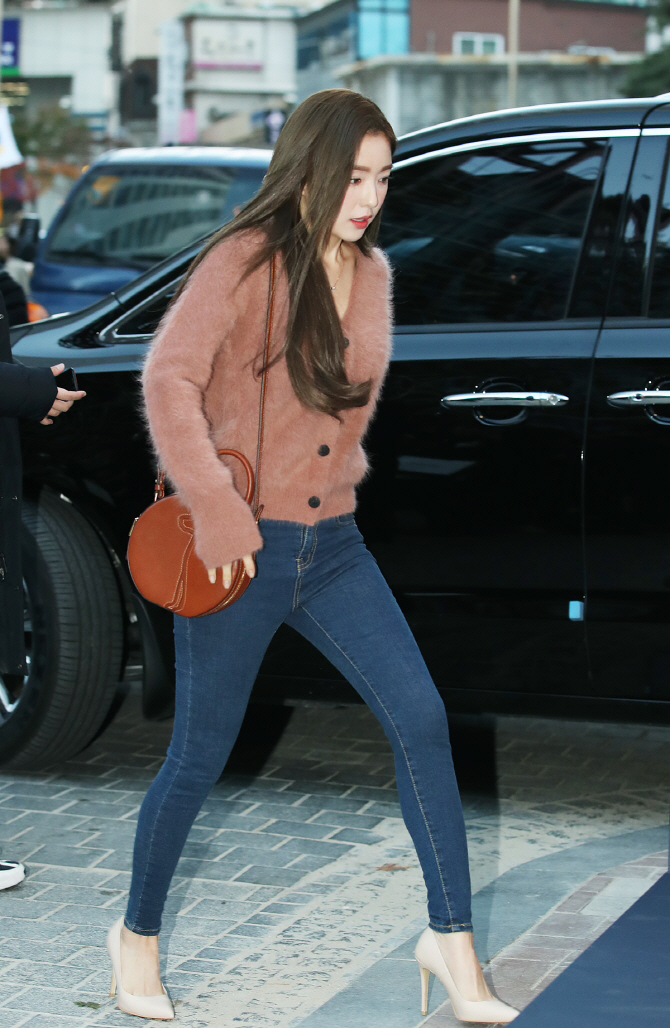 레드벨벳 아이린, 수수한 차림으로 명동 나들이
