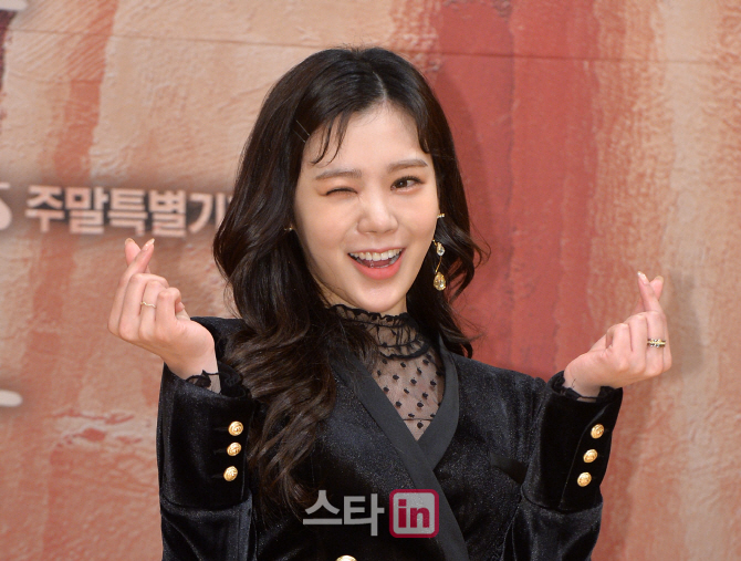[포토]박수아, '깜찍한 하트'