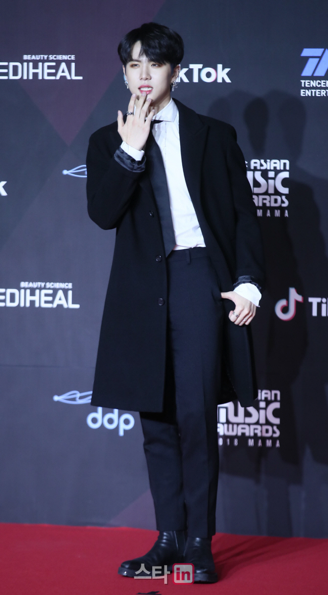 [포토]가수 김동한, '매력 발산'