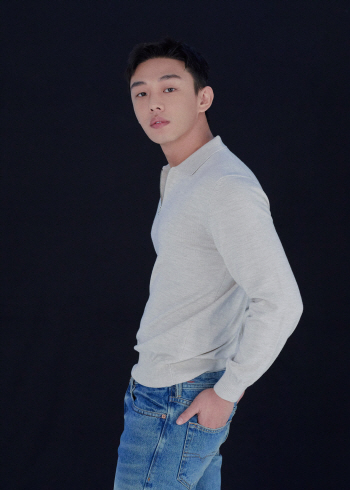유아인 "세대와 세대를 연결하는 매개체 되고 싶어"(인터뷰)
