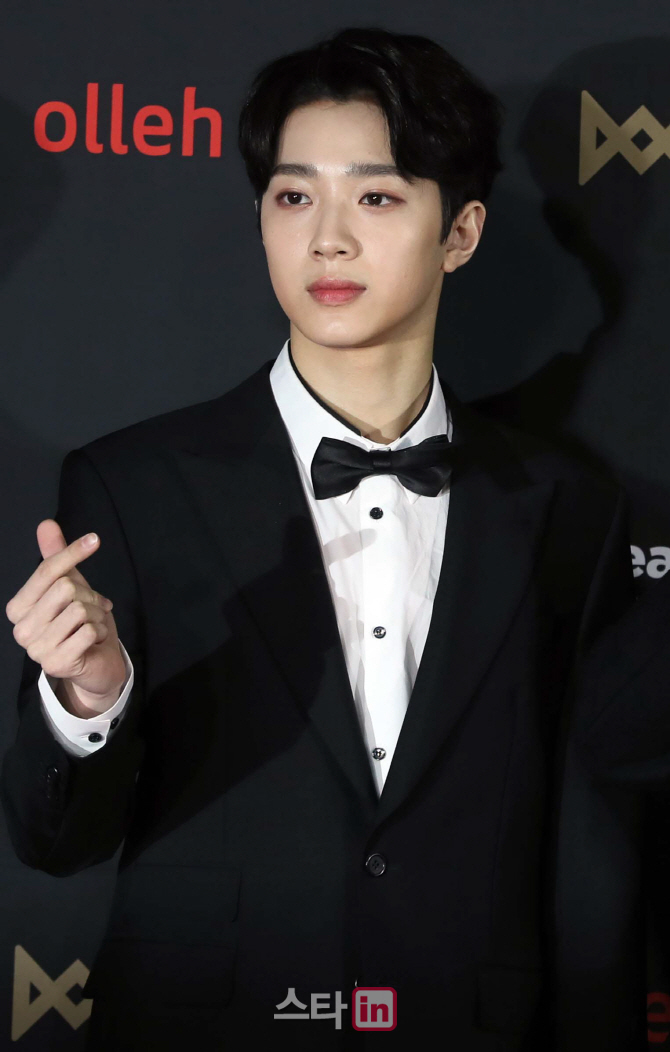 [포토]라이관린 '제 하트를 가져요'