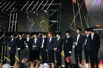 해체 앞둔 워너원 '2018 KPMA' 4관왕 '화려한 피날레'