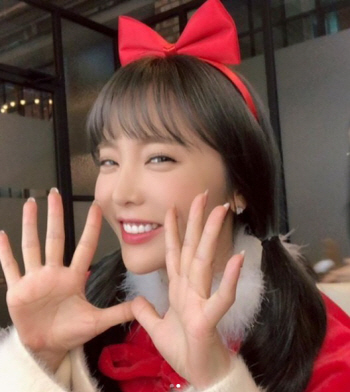 'Merry Christmas' 홍진영, 산타걸 변신 "행복하세요~"