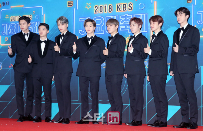 [포토]엑소 '레드카펫위 귀공자들'