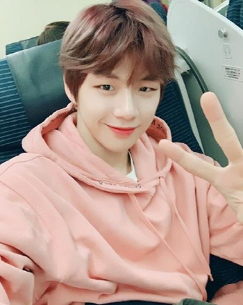 강다니엘, 최단시간 100만 팔로워 돌파 '교황 기네스 기록 깼다'