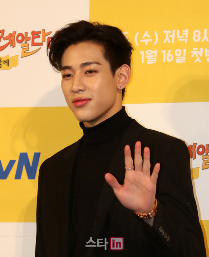 [포토]GOT7 뱀뱀, '시크한 인사'