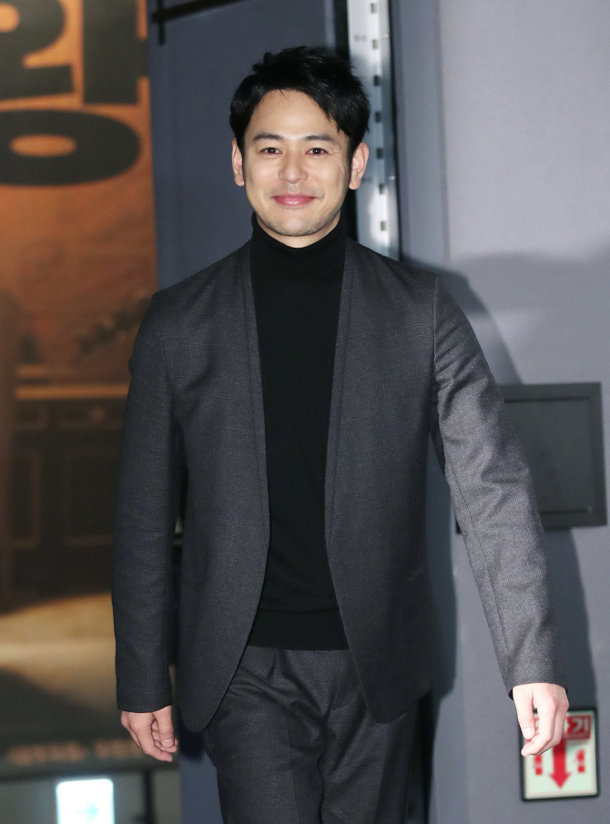 츠마부키 사토시, '우행록' 들고 9년 만에 내한