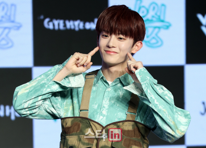 [포토]VERIVERI 강민, '깜찍한 막내에요'