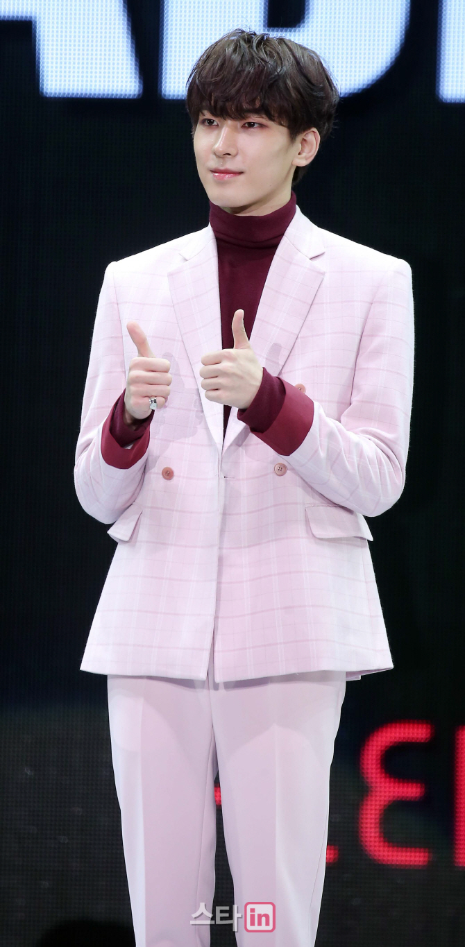 [포토]원우 '엄지척'