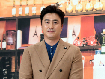 [단독] 안정환 "모친 빚투 보도, 씁쓸합니다" (인터뷰)