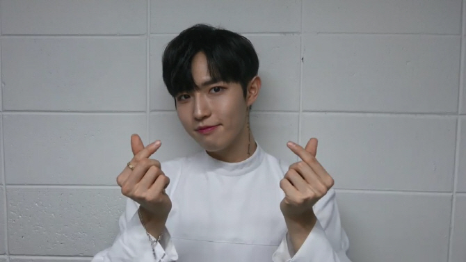 "워너블과 멤버들에 감사"…김재환, 워너원 종료 소감