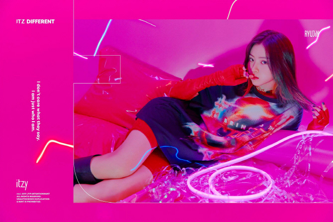 [포토]‘ITZY(있지)’ 멤버 류진 ‘강렬한 눈빛’