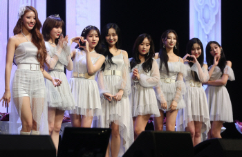러블리즈, V앱 방송 도중 욕설 사고...소속사 "부주의 사과"