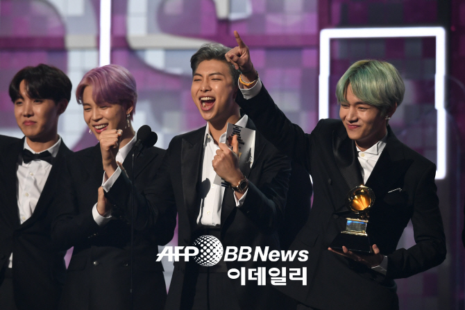 방탄소년단, 그래미서 밝힌 새 앨범 주제는? "보답"