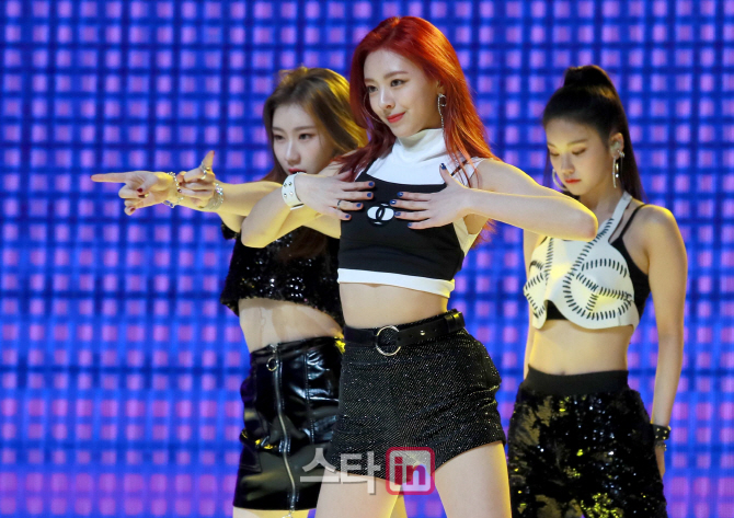 [포토]ITZY 유나, '춤실력은 기본'